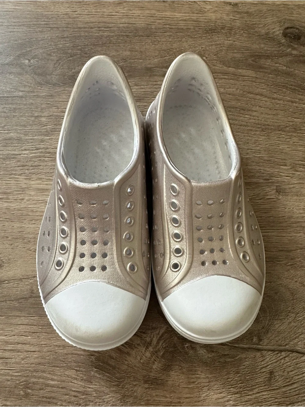 wonder nation Kids Slip-On Water Shoes in Metallic